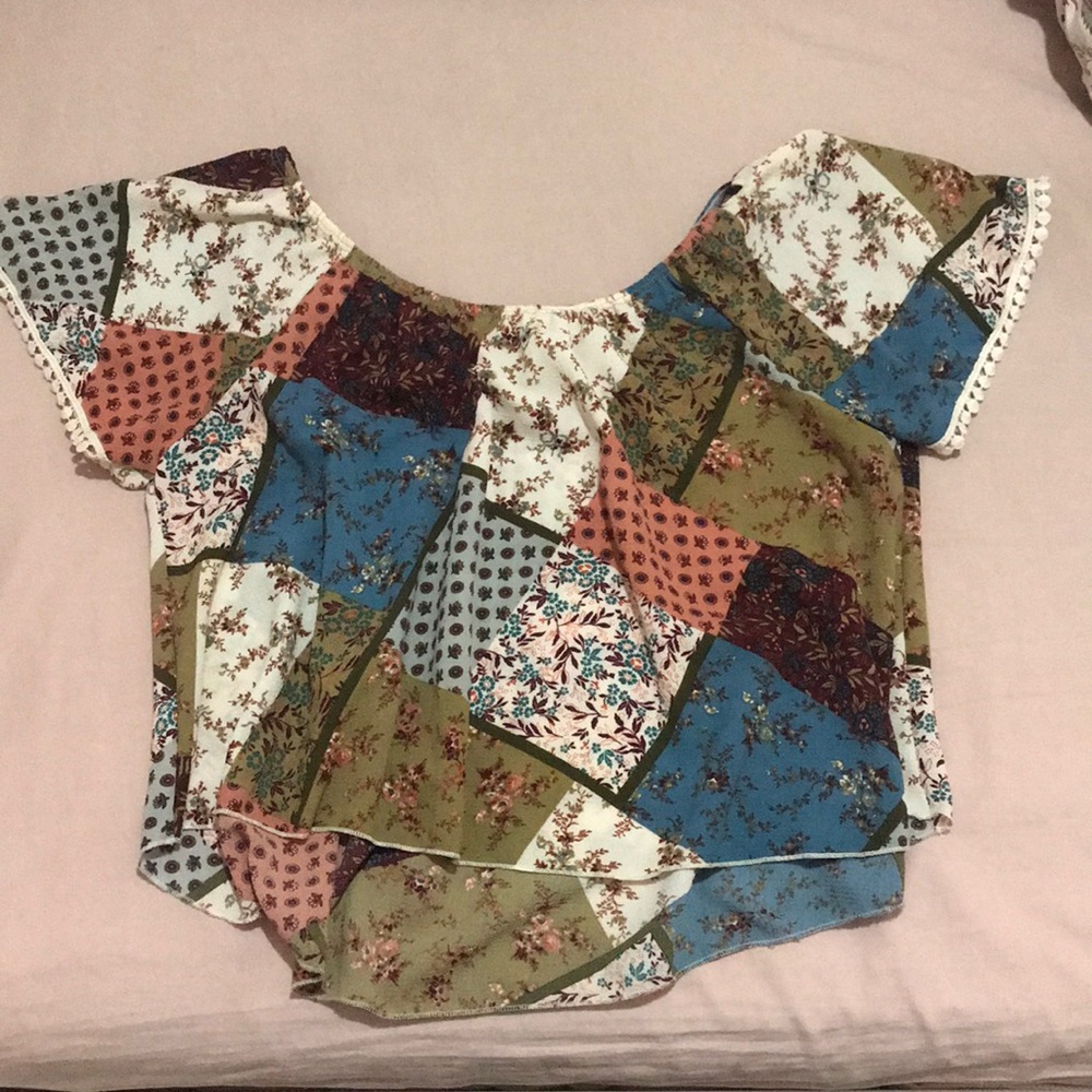 Flowy/loose shirt. Floral print